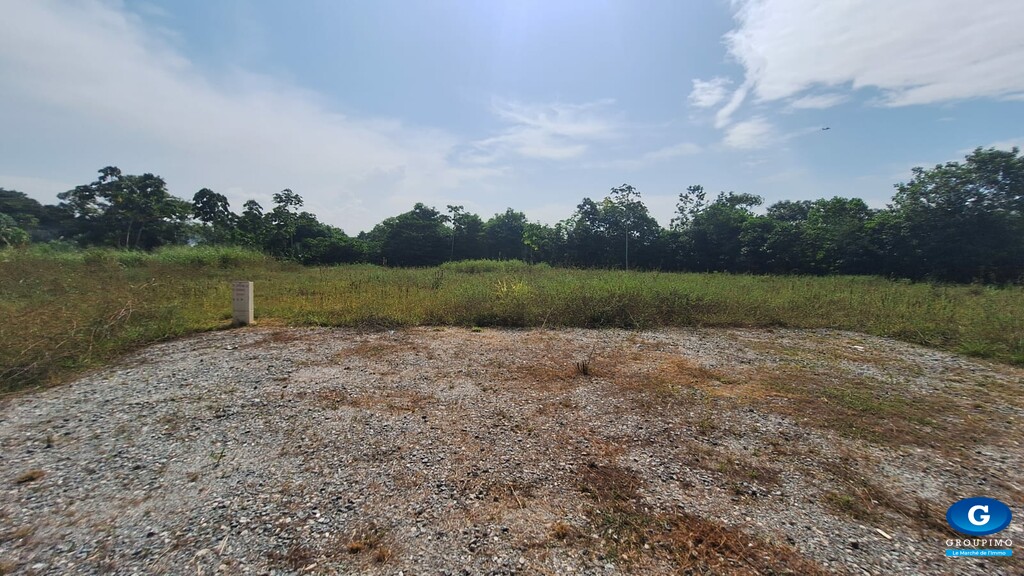 Grand terrain de 1519 m²